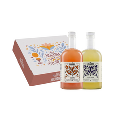 זוג קוקטיילים משפחתיים אלכוהוליים במארז יפה של ג'יגריה, קוקטייל בטעם קמפרי, ג'ין, פסיפלורה ואננס וקוקטייל נוסף בטעם רום אננס וקוקוס.